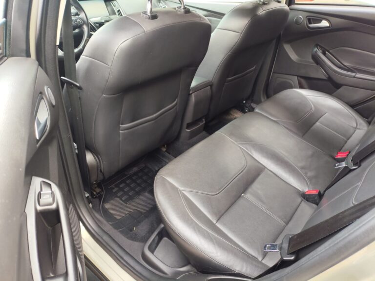 303c8e4c-b7a1-4e80-bdc9-9076fb827375